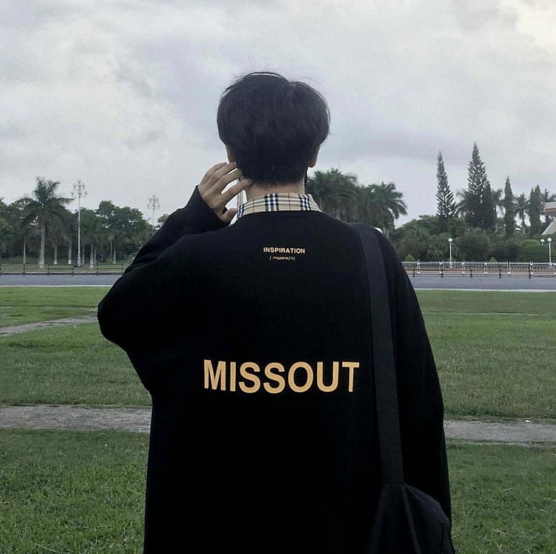 - Áo Sweater Missout.