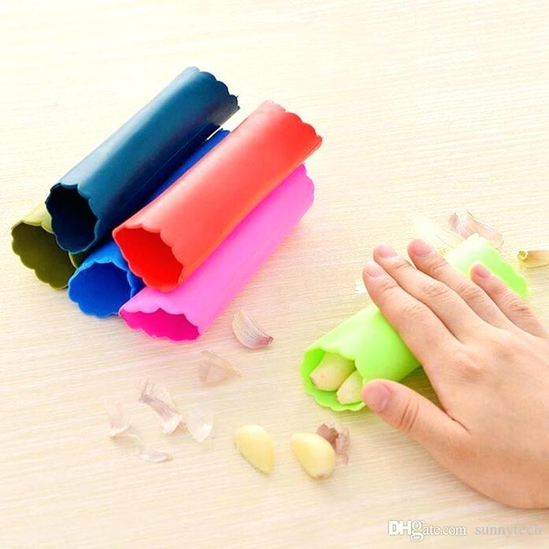 DỤNG CỤ BÓC VỎ TỎI SIÊU NHANH