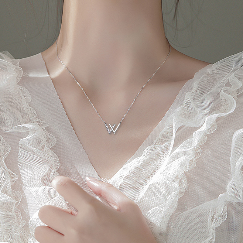 Dây chuyền nữ vòng cổ chữ W đính zircon