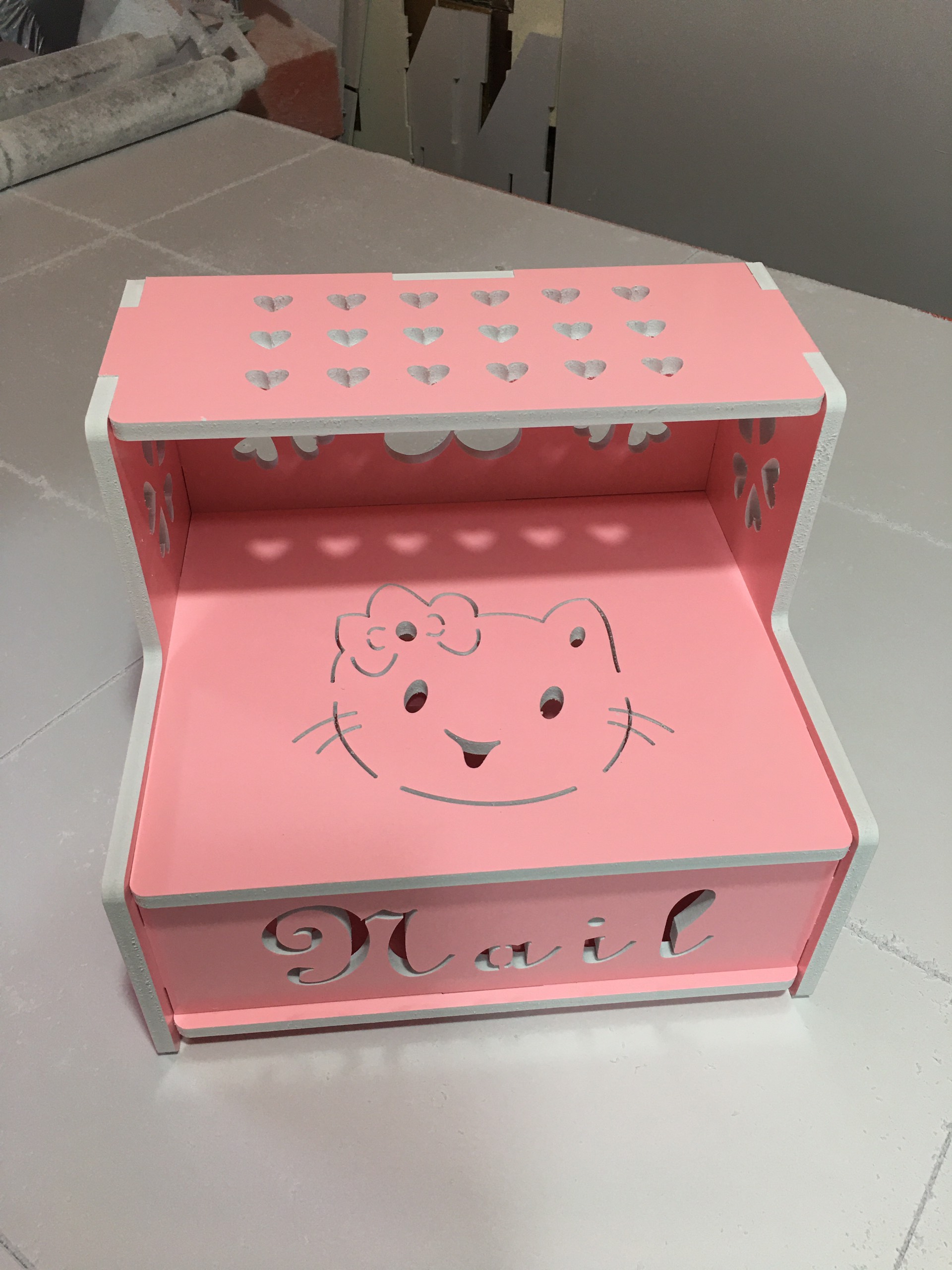 kệ chân nail kitty mặt cười có ngăn