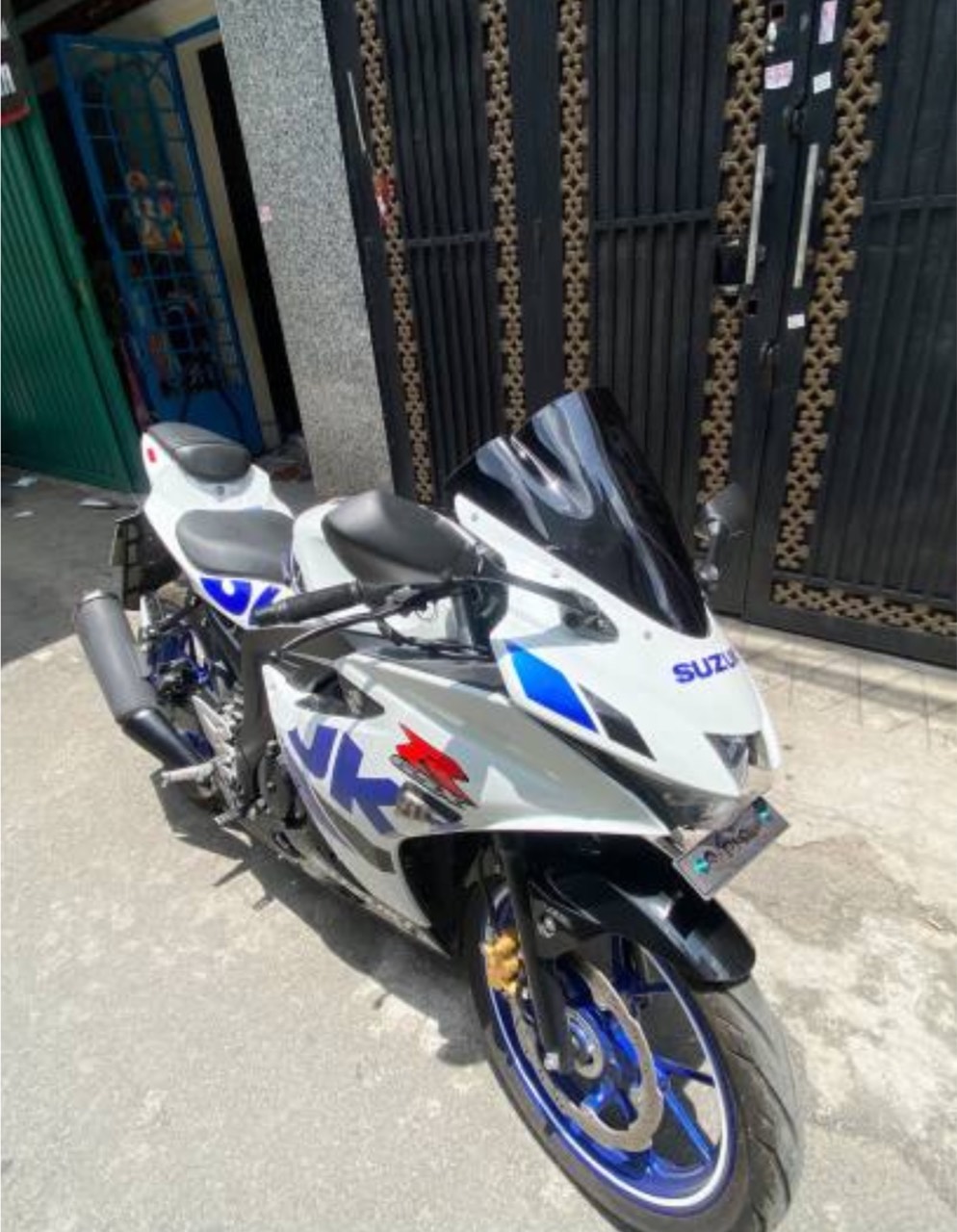 Chắn gió xe GSX