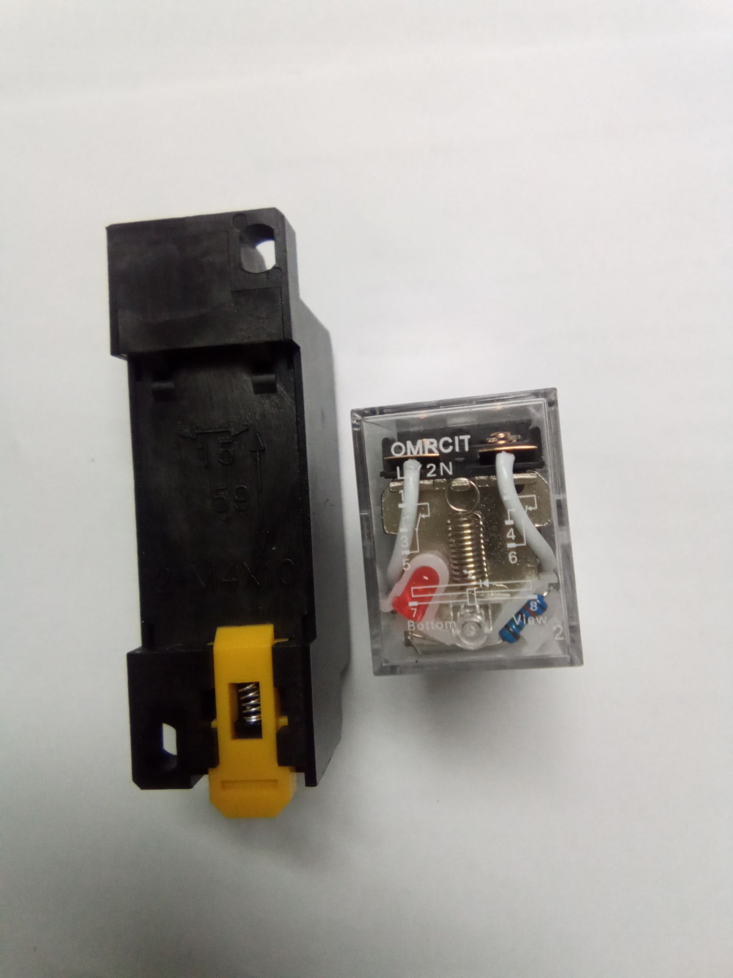 Rơ le trung gian 8 chân 220v 10A bao gồm đế