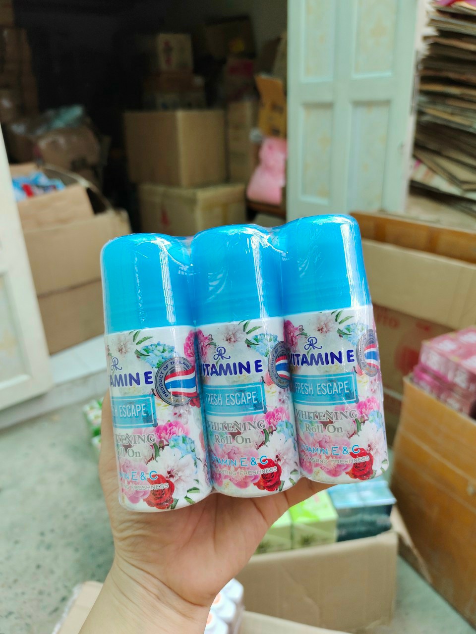 Lăn khử mùi hương nước hoa AR VITAMIN E Thái Lan