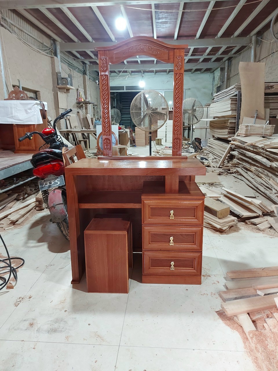 Các mẫu bàn trang điểm gỗ xoan đào