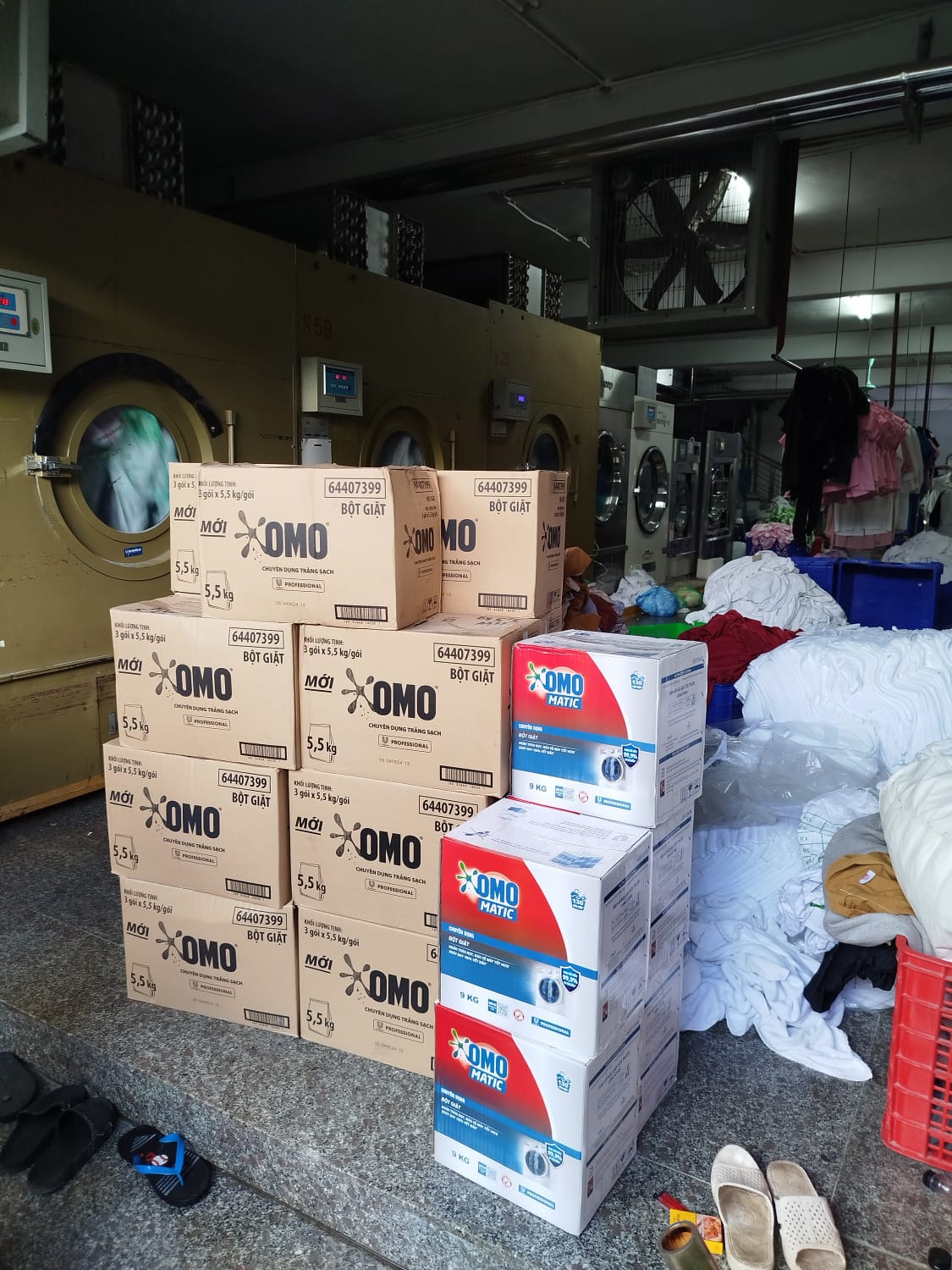 OMO Bột Giặt Trắng Sạch Chuyên Dụng 5.5Kg