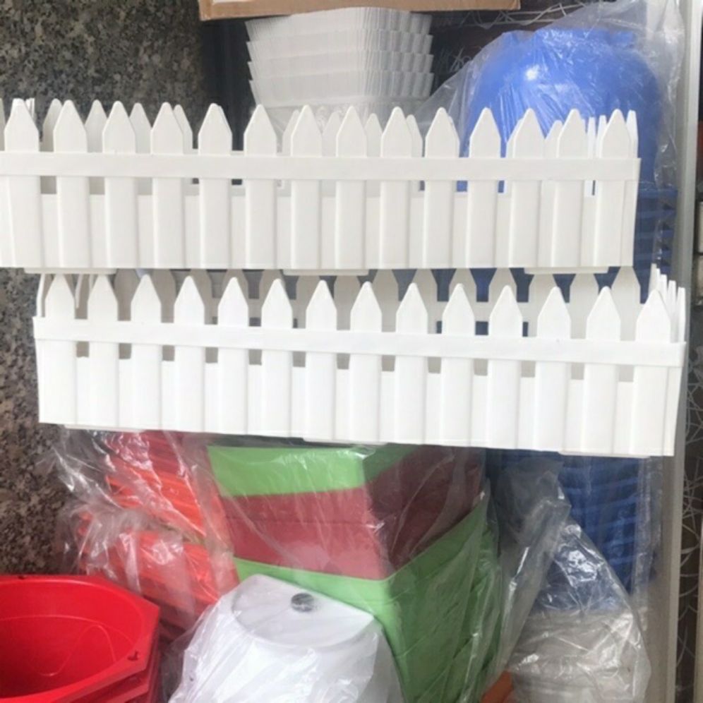 2 cái chậu hàng rào nhựa - dài 43cm dùng trồng hoa trang trí ban công