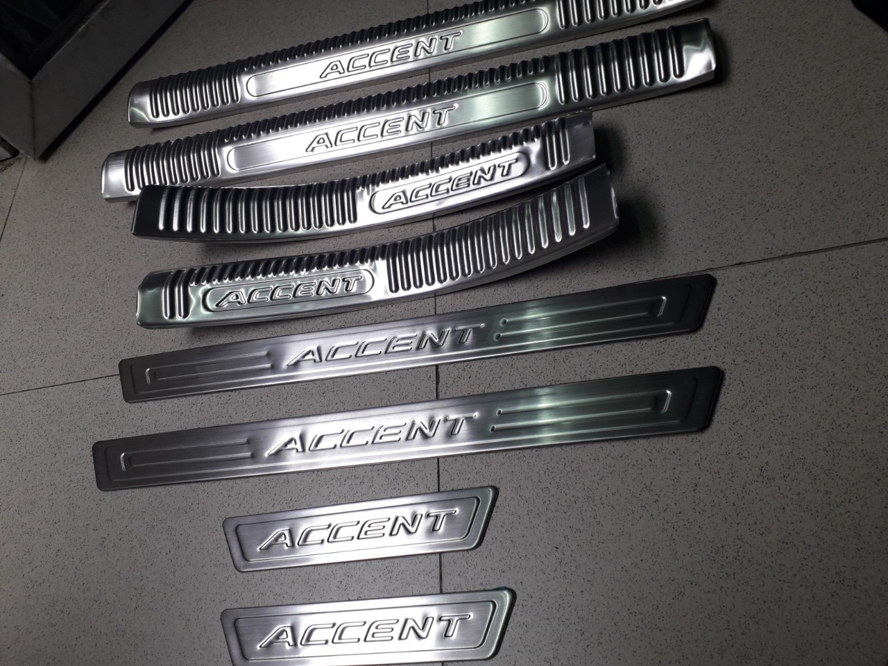 Ốp bậc giẫm trong+ngoài inox cao cấp huyndai accent 2018-2021