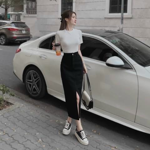 Sét áo thun ngắn tay, kèm chân váy body, xẻ tà siêu xinh