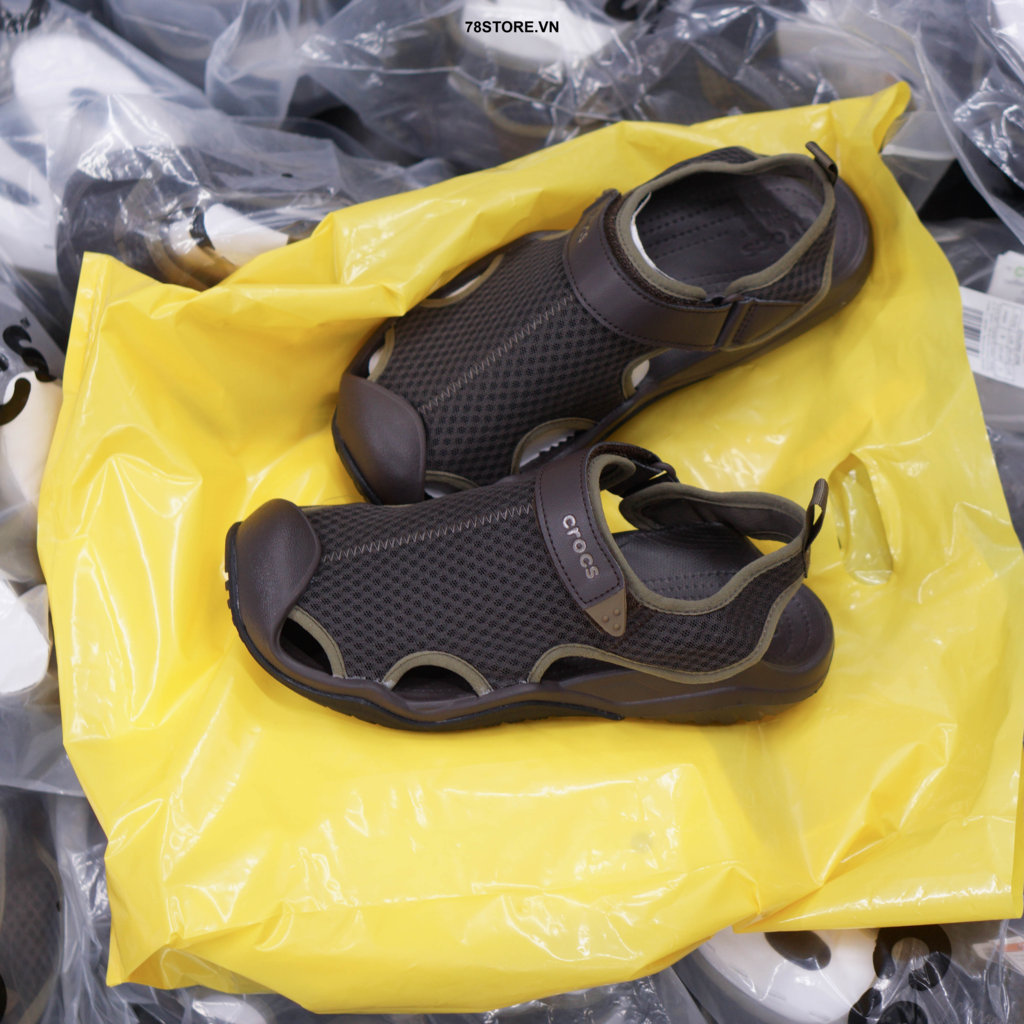 Crocs giày thể thao sandal nam crocs swiftwater mesh deck SS22