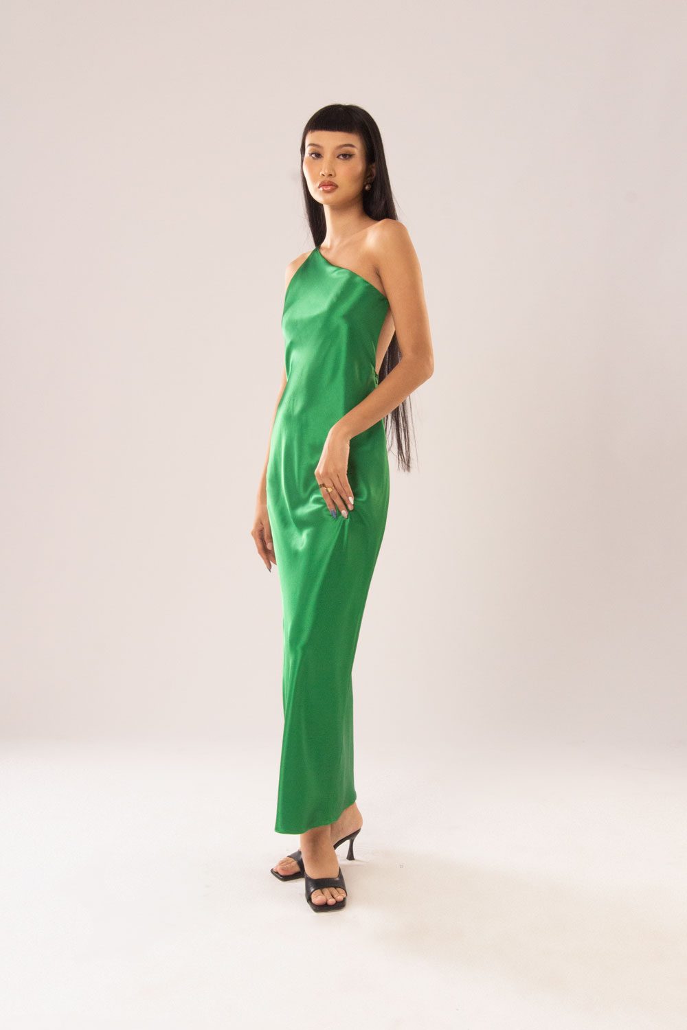 Đầm Cổ Chéo Satin Ally Daphale