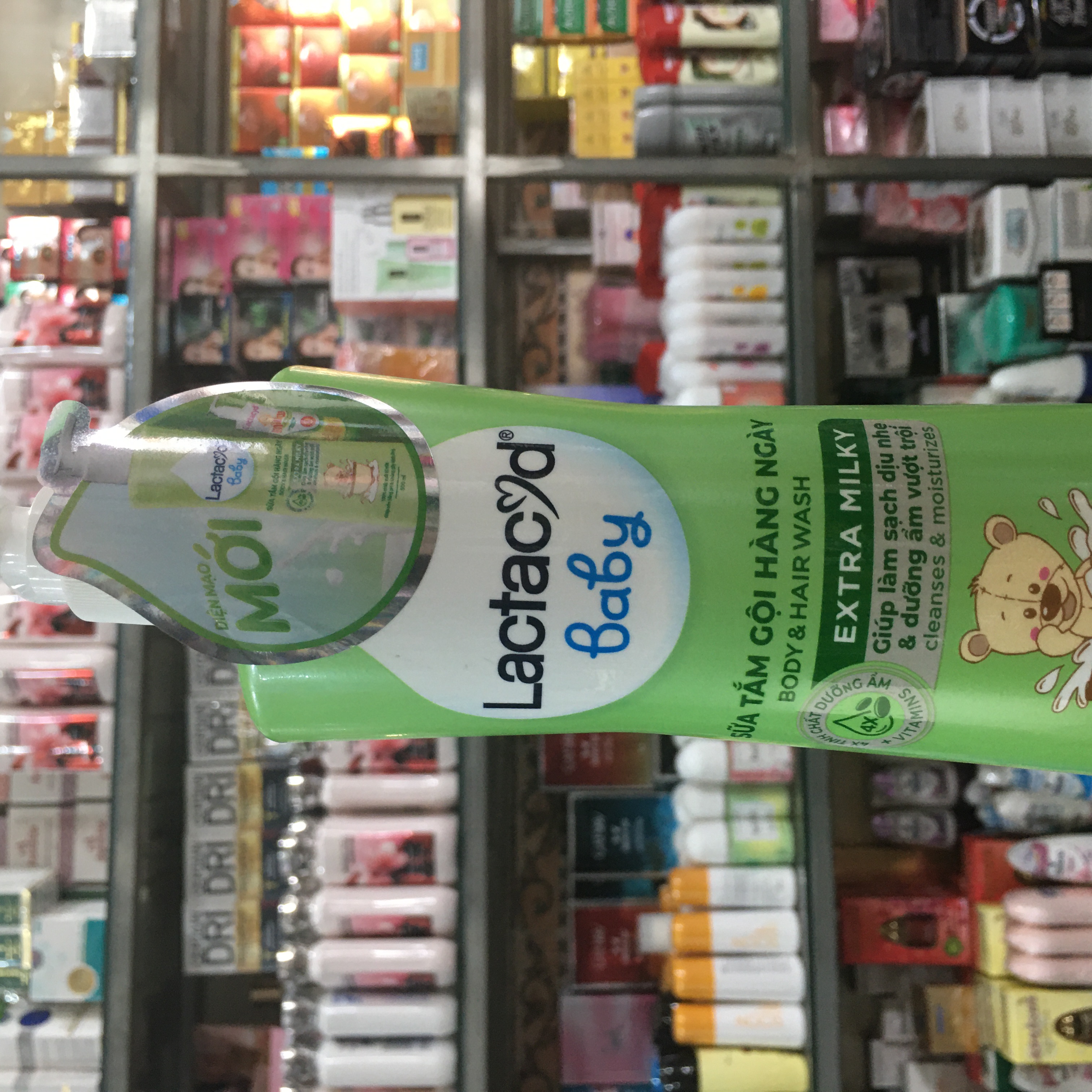 Sữa tắm gội trẻ em Lactacyd Milky 500ml