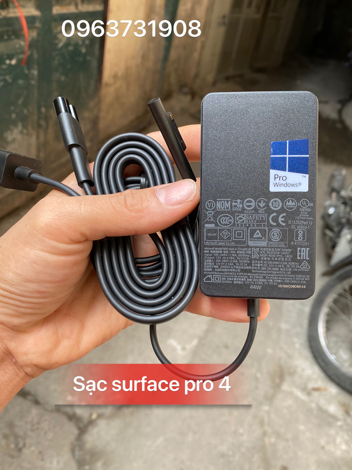 Sạc Surface Pro 4 zin theo máy