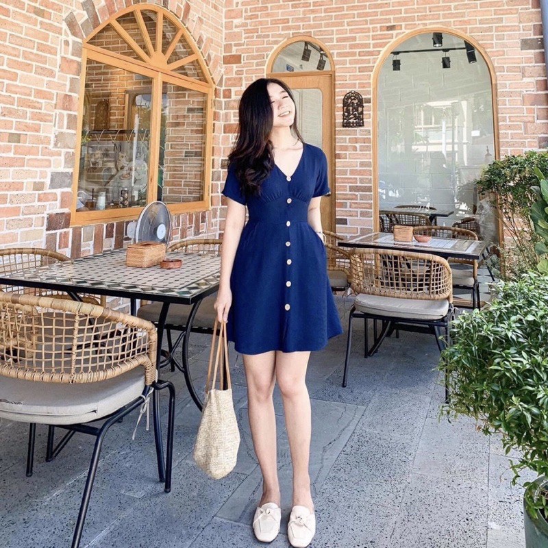 Đầm cổ V nhúng ngực 2 màu