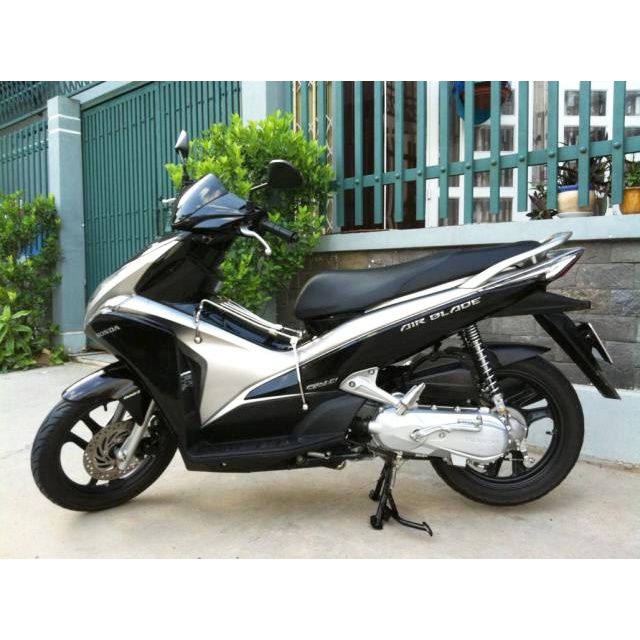 Ốp yếm ổ khóa ab air blade 110 đầu bò 2011 2012
