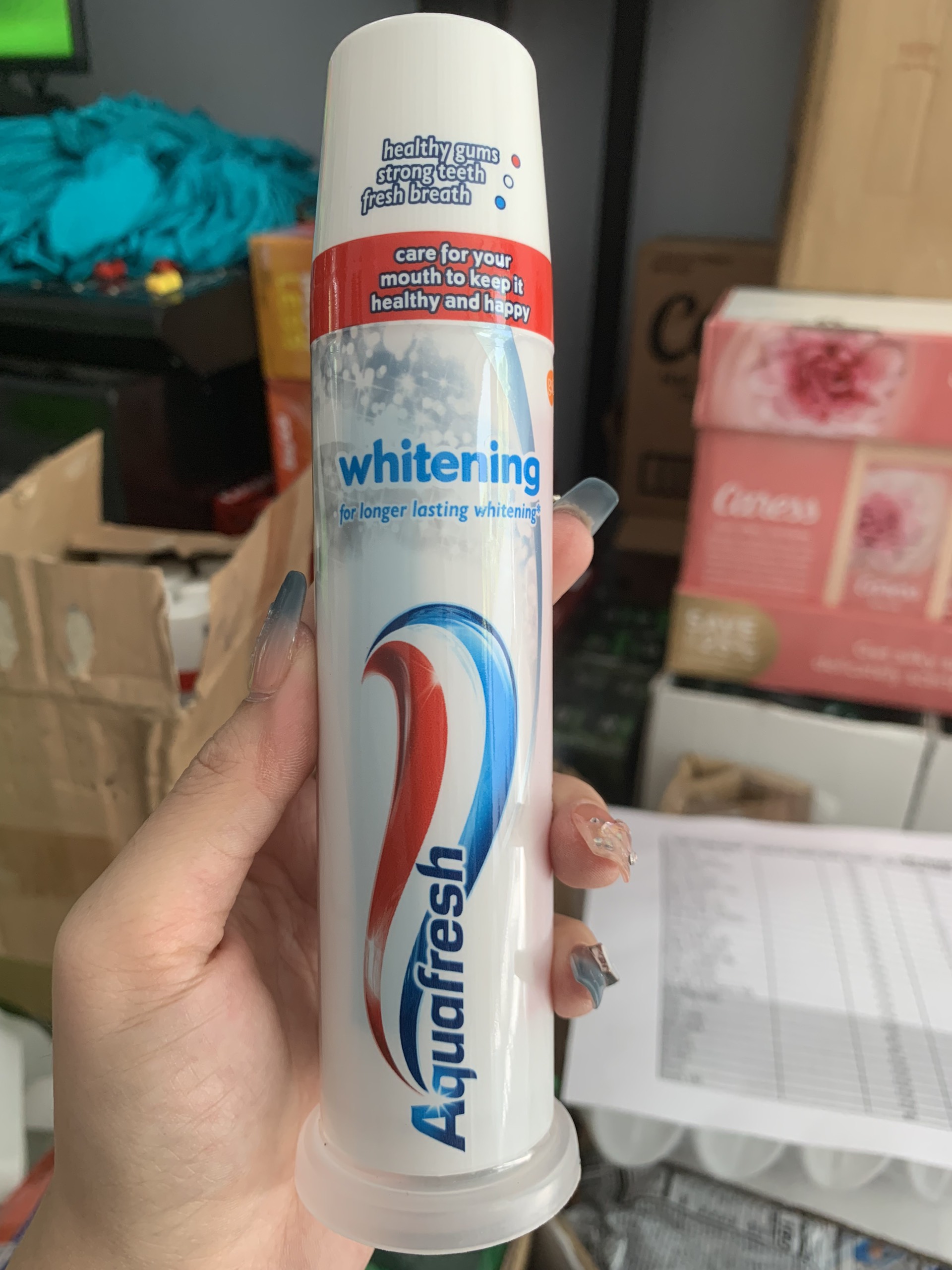 Kem Đánh Răng Aqua Fresh Whitening - Dạng ống - 100ml