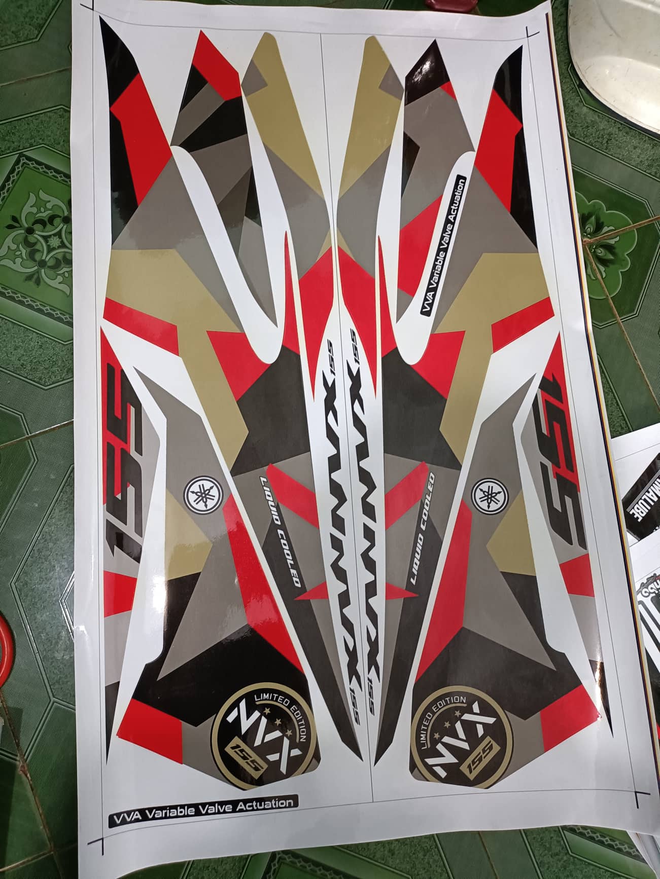 tem rời NVX camo ĐỎ xe trắng