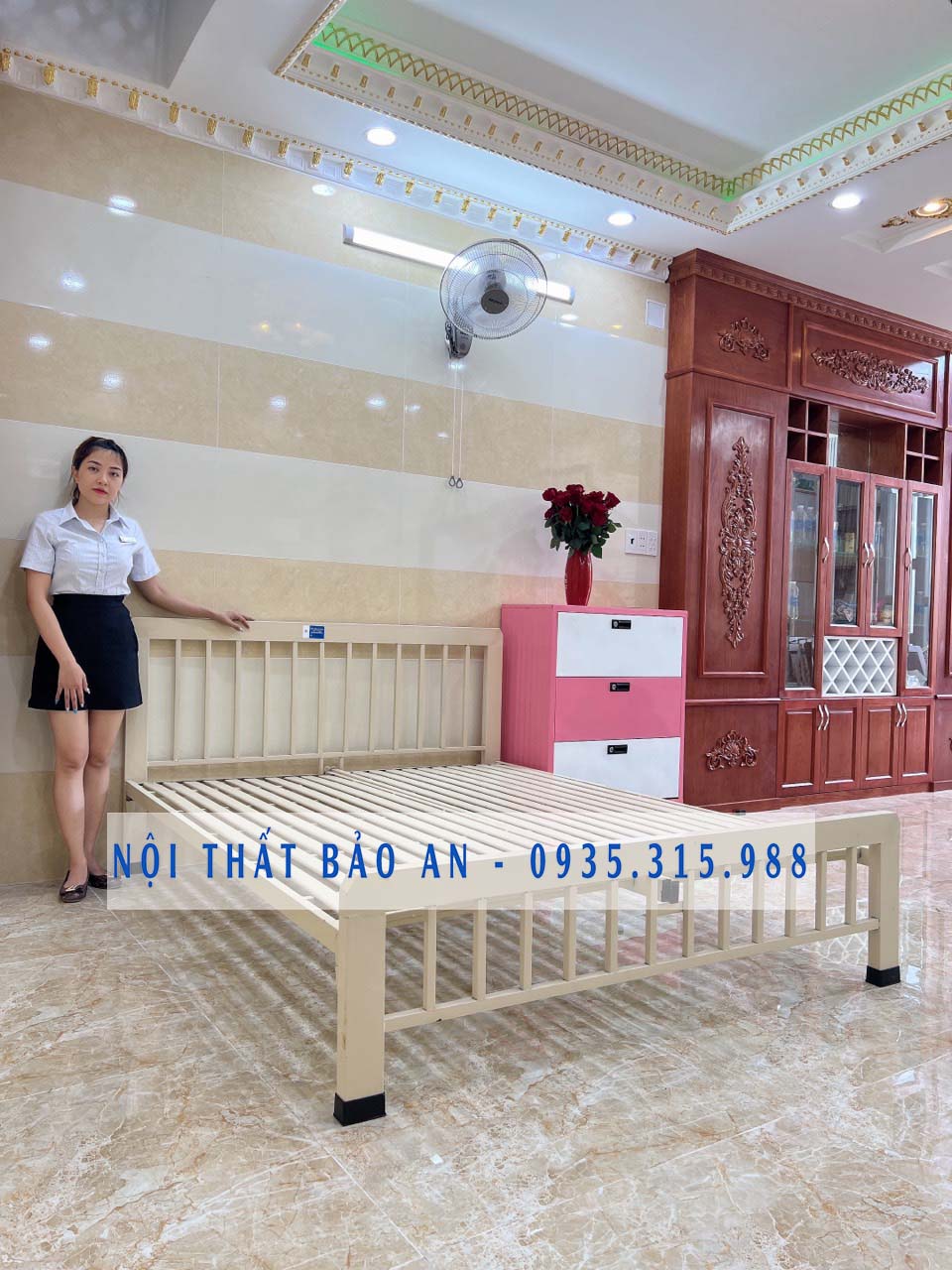 Giường sắt vuông mẫu mỹ nghệ BA01 NHIỀU kích thước dài 2m màu trắng