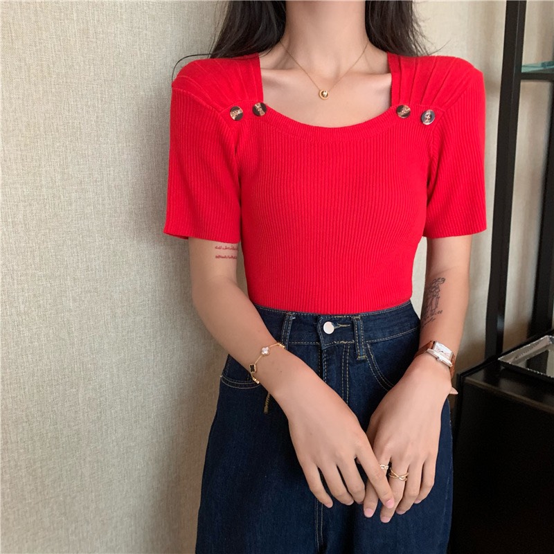 Áo thun ngắn tay cổ vuông phối nút T303