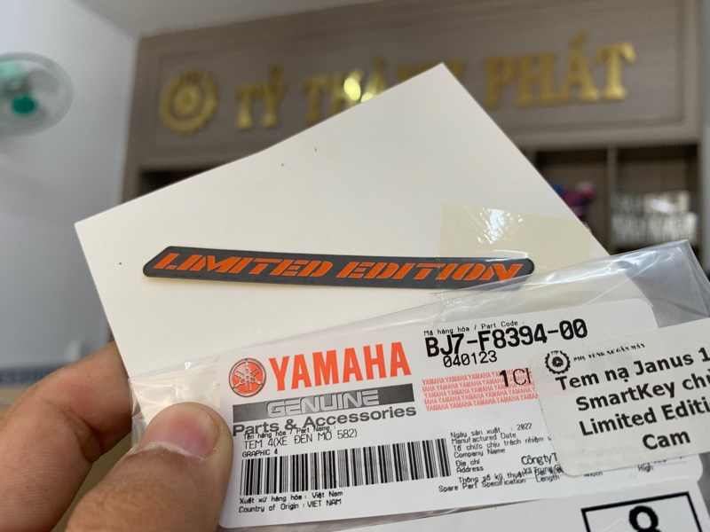 Tem nạ Janus 2018 SmartKey chử Limited Edition Cam ( 1 miếng ) BJ7F83940000
