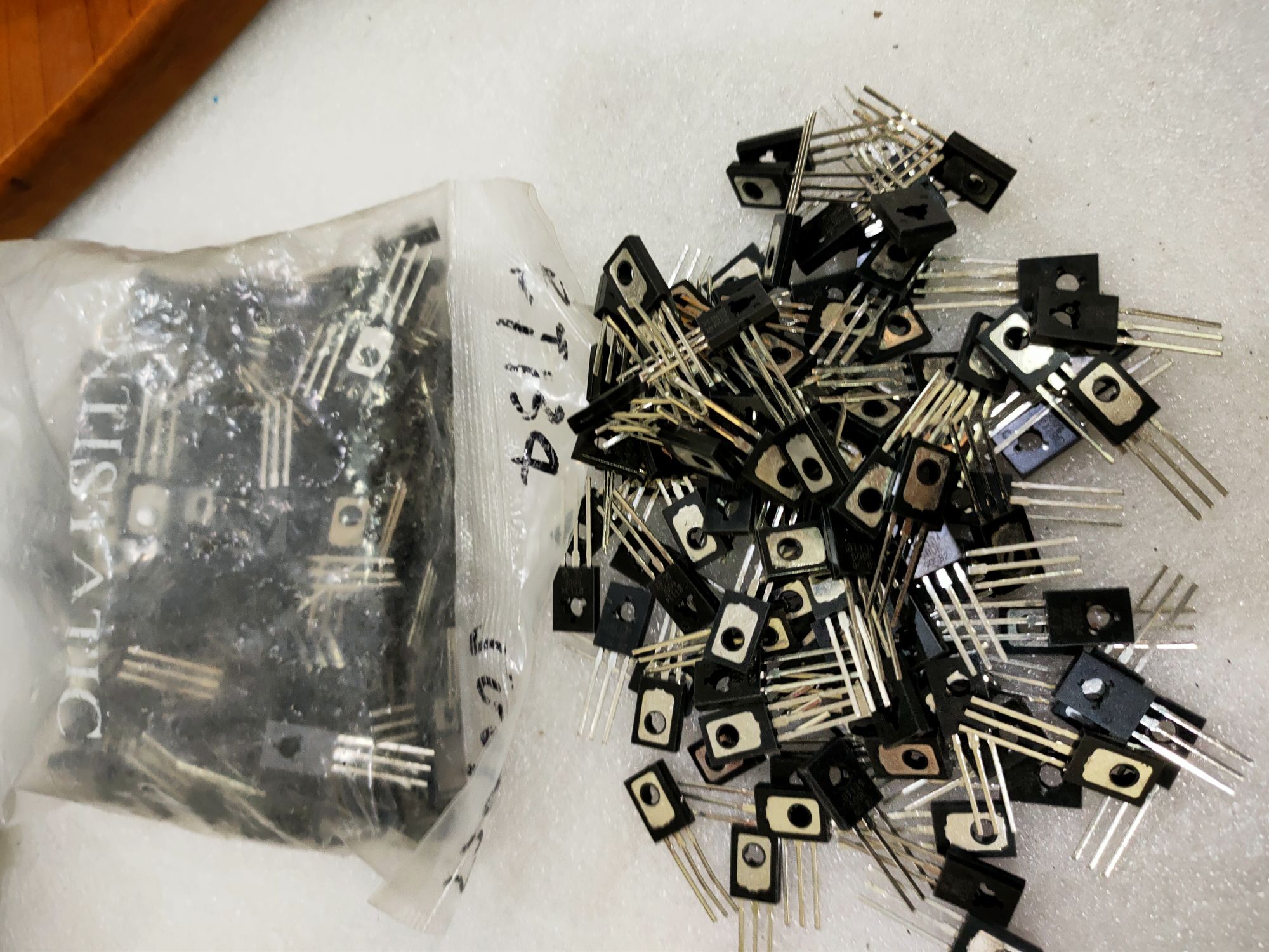 10 Con triac BT134