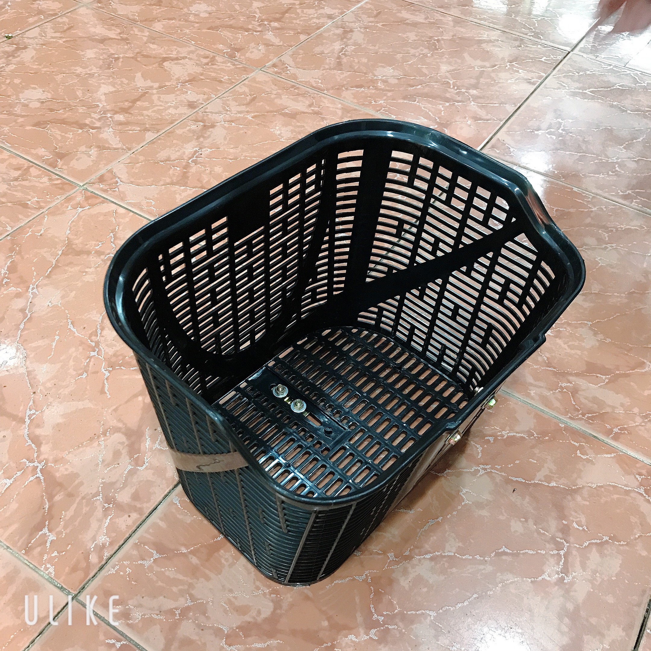 Giỏ xe đạp, rổ xe đạp nhựa thông dụng {kèm đai ốc}