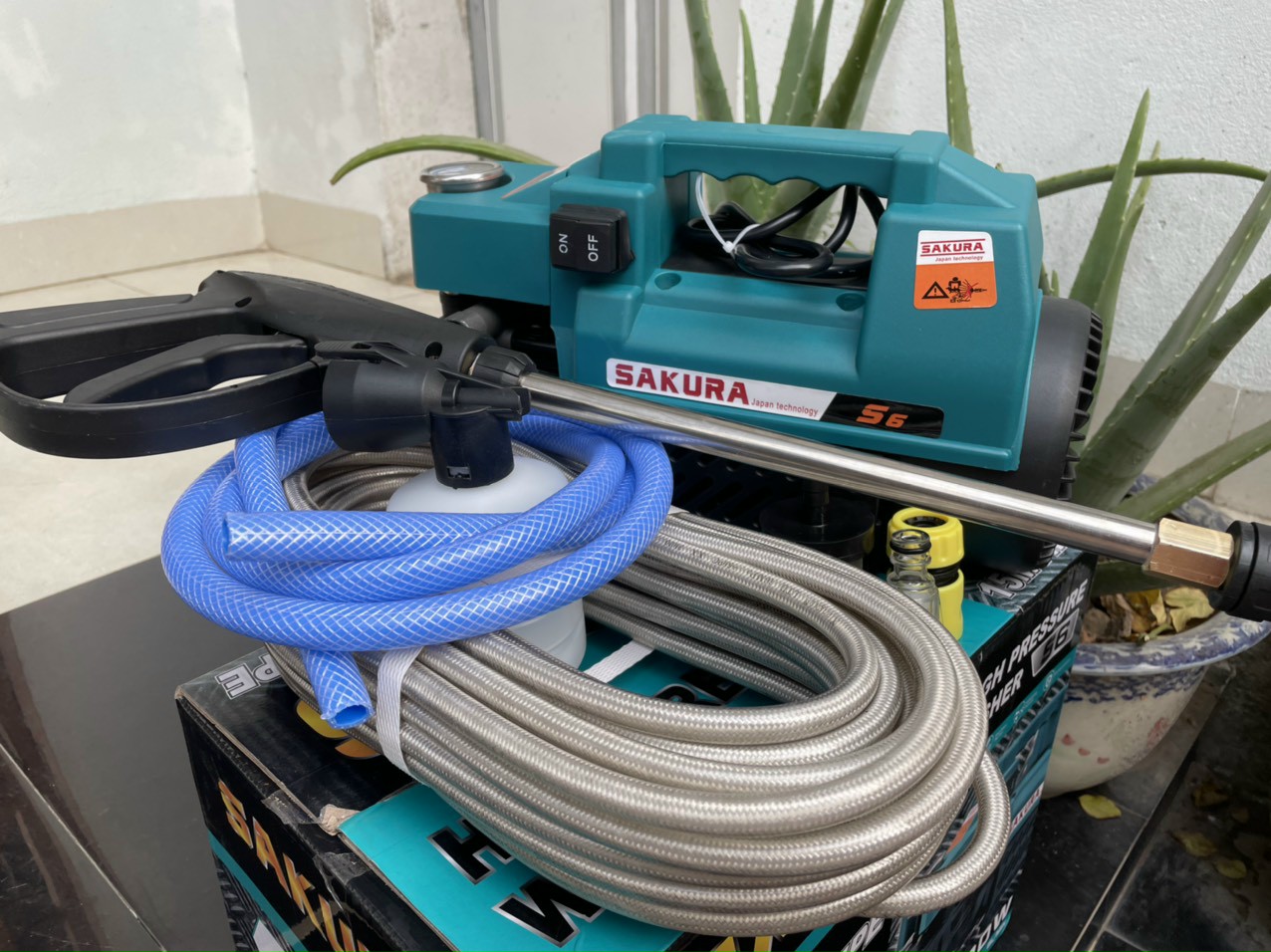 Máy rửa xe Sakura
