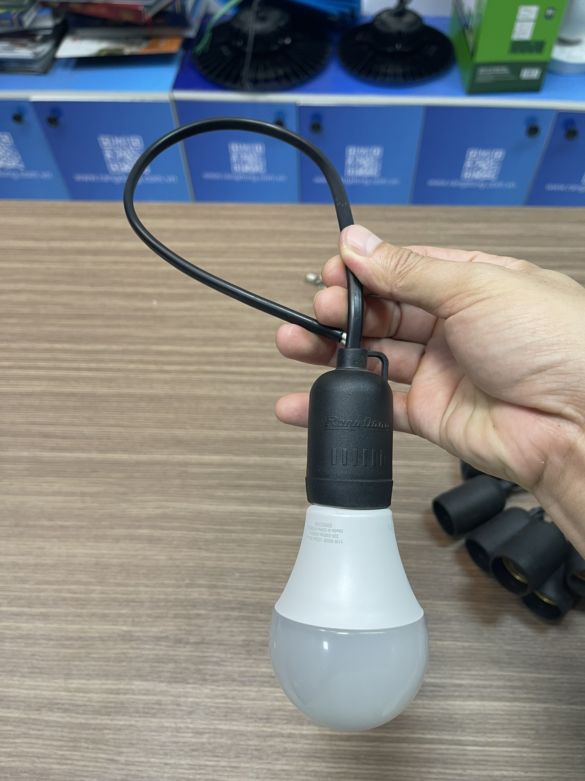 Đui đèn treo chống nước chính hãng rạng đông E27