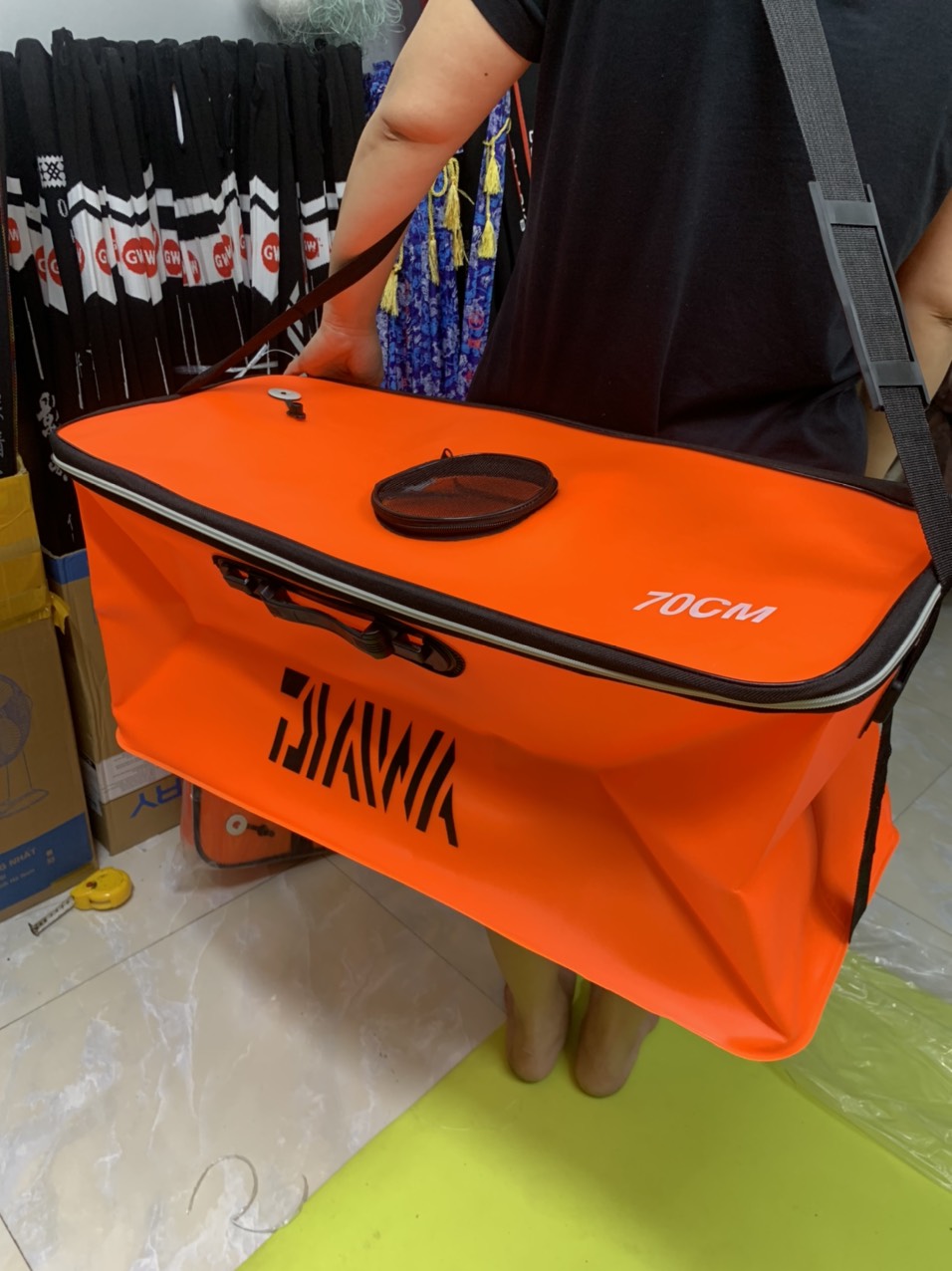 thùng đựng cá daiwa ( gấp gọn , màu ngẫu nhiên )