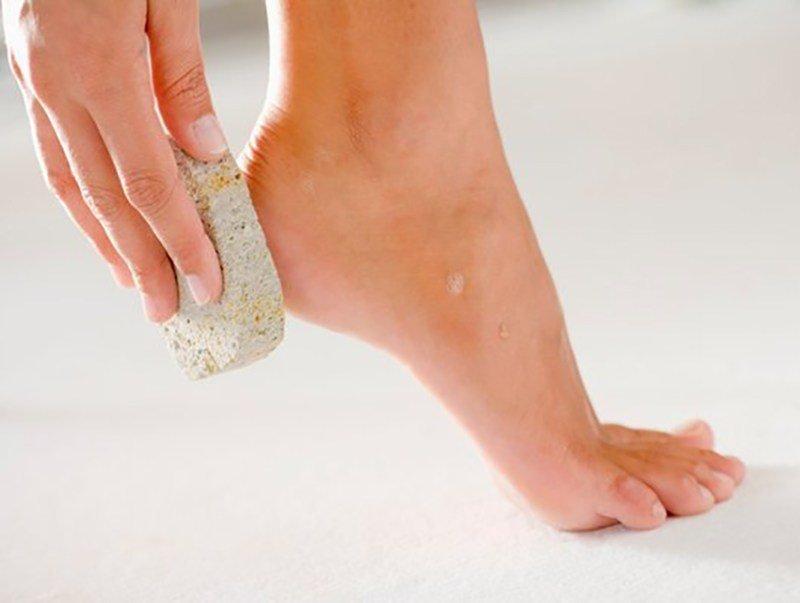 Đá bọt biển chà gót chân tẩy tế bào chết