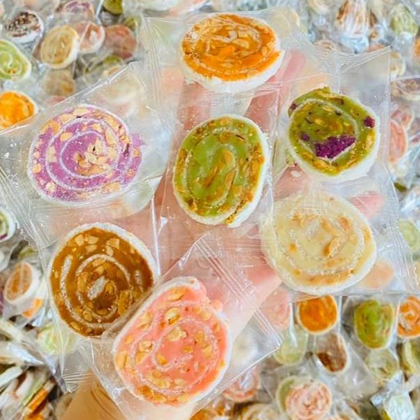 Kẹo dừa nướng mix 7 vị (Kẹo dừa non cuộn mix 7 vị) {Khối lượng tịnh, không tính bao bì}