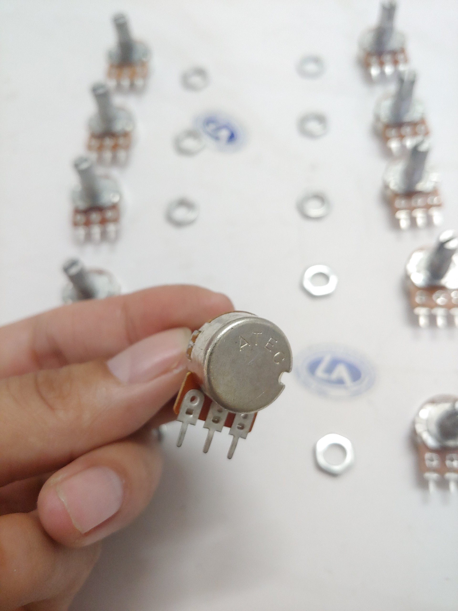 CHIẾT ÁP AMPLI CÓ BI AT ( loại tốt 10 chiếc)