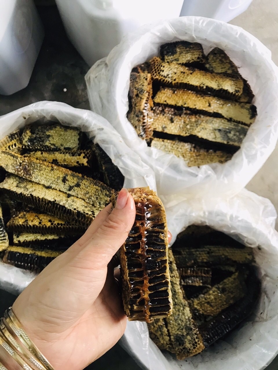 MẬT ONG ĐẮNG MƯỜNG TÈ LAI CHÂU (700k/1 lit :1,3kg)