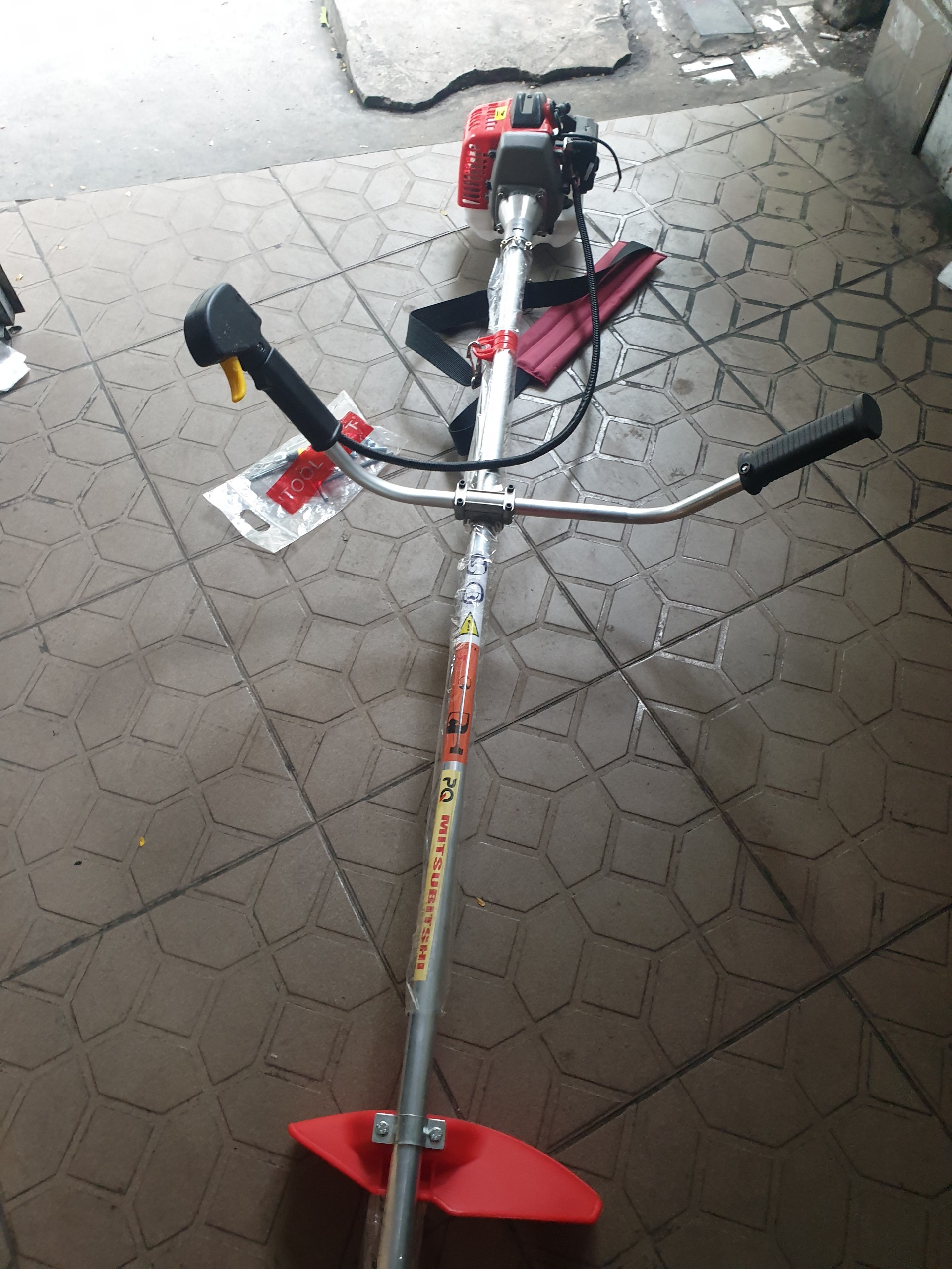 MÁY CẮT CỎ 2 THÌ 260, NÒNG 34LY. ĐỦ PHỤ KIỆN