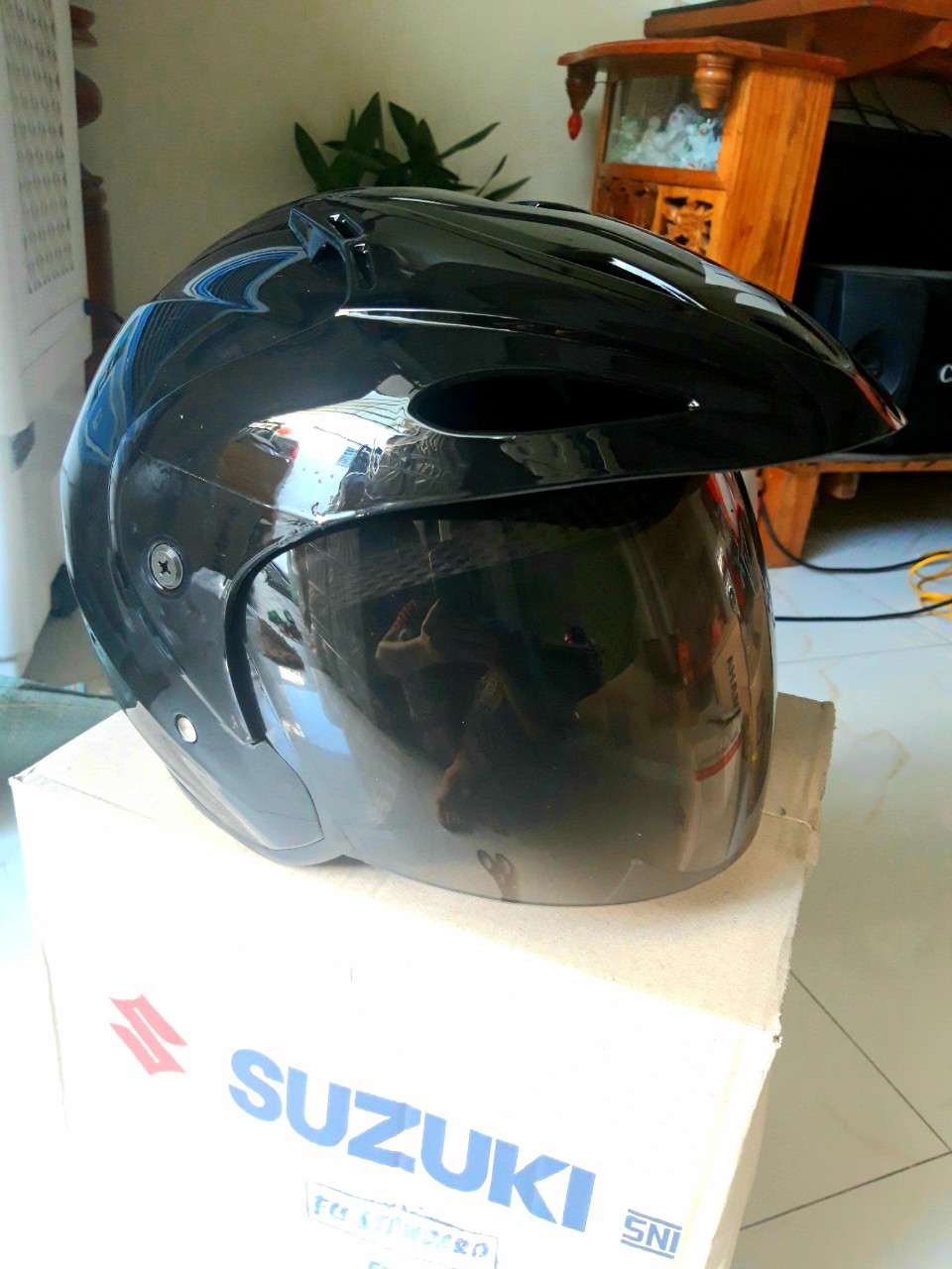 Mũ bảo hiểm SUZUKI trầy xước nhẹ