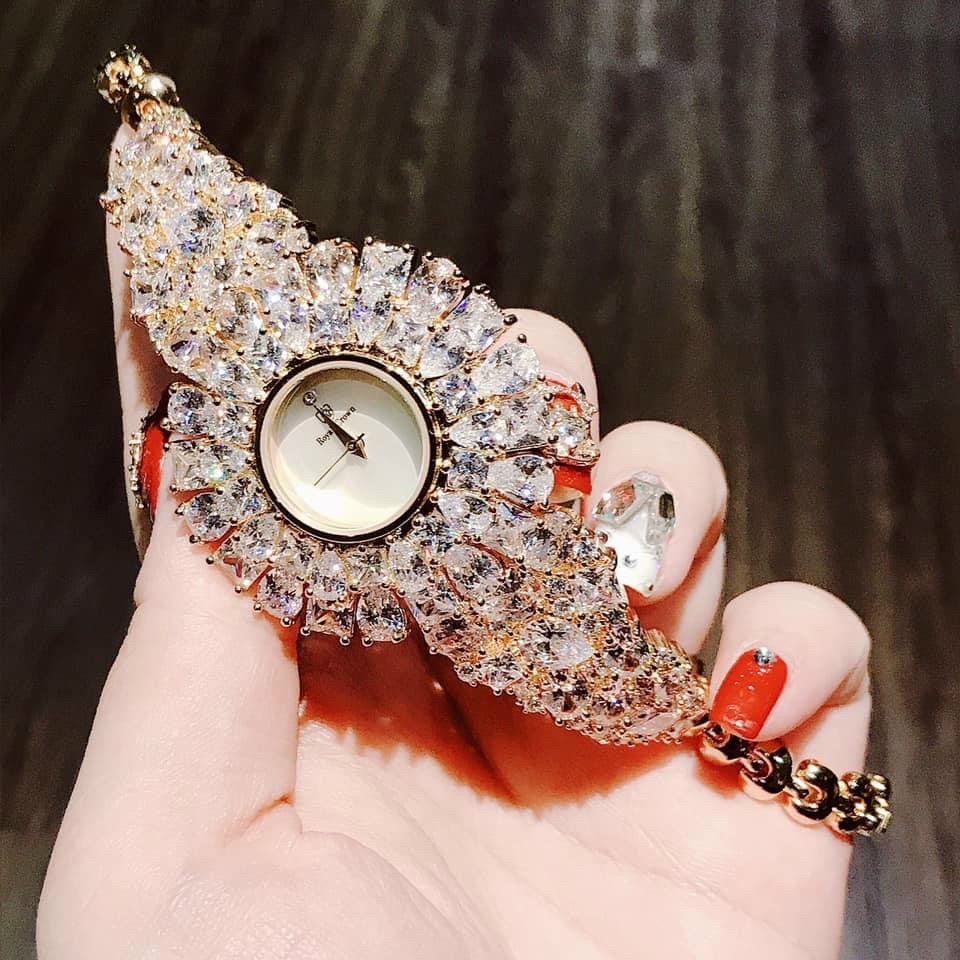 Đồng watch women metal wire r0yal cr0wn size 38mm Full box, watch female waterproof, đồng watch female applique luxury stone