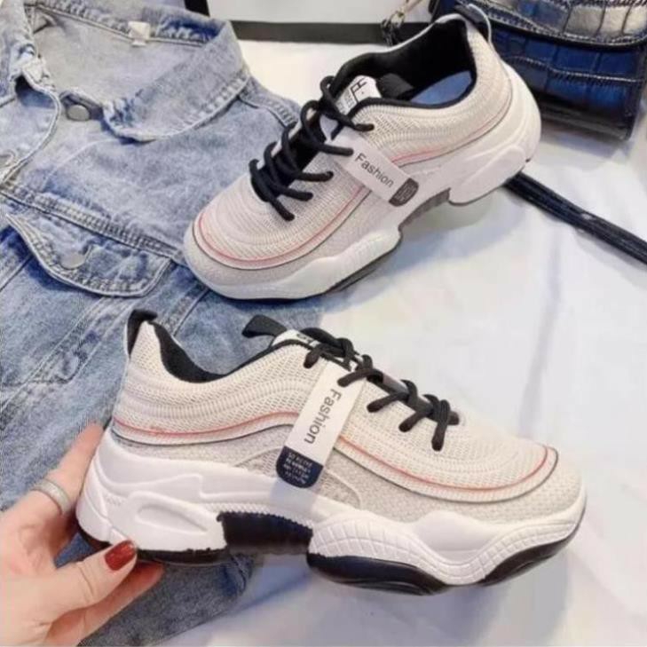Giày thể thao độn đế ôm chân cực đẹp