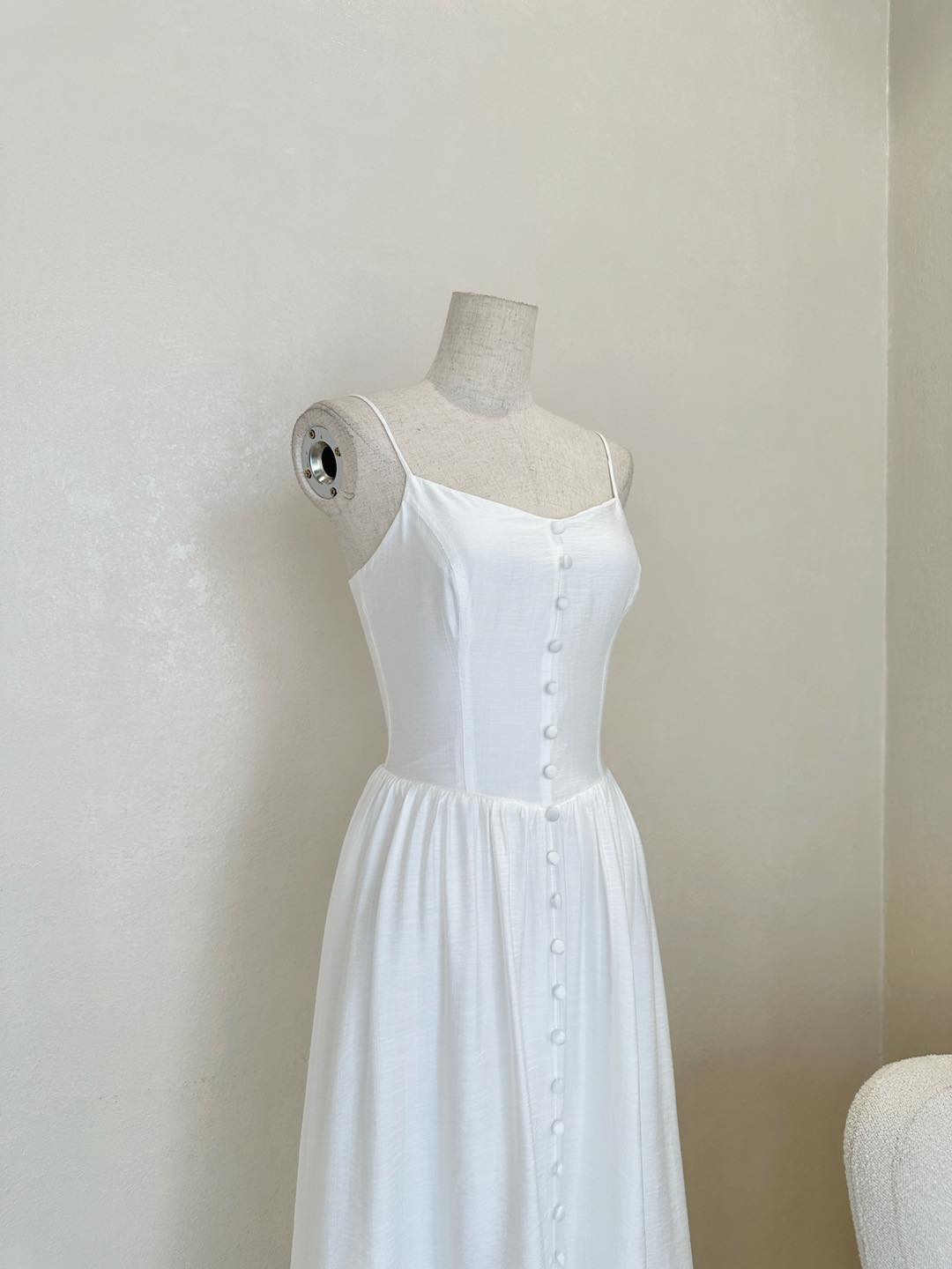 Đầm maxi 2 dây nút bọc dáng xòe