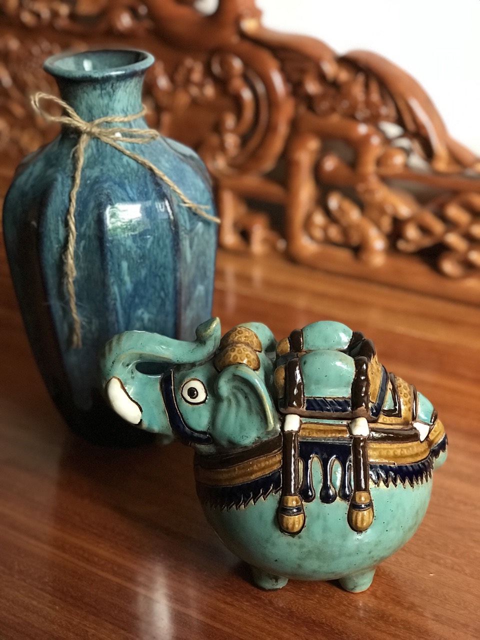Voi kẹo gốm sứ trang trí Nam Bộ