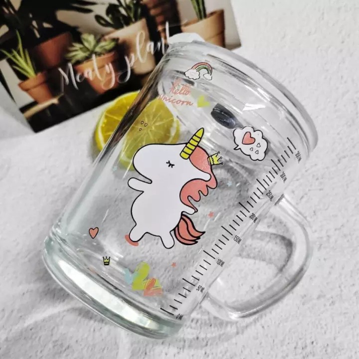 Ly thuỷ tinh chia vạch 350ml [CHỊU NHIỆT, ĐONG SỮA, CÓ ỐNG HÚT, NẮP ĐẬY KÍN]