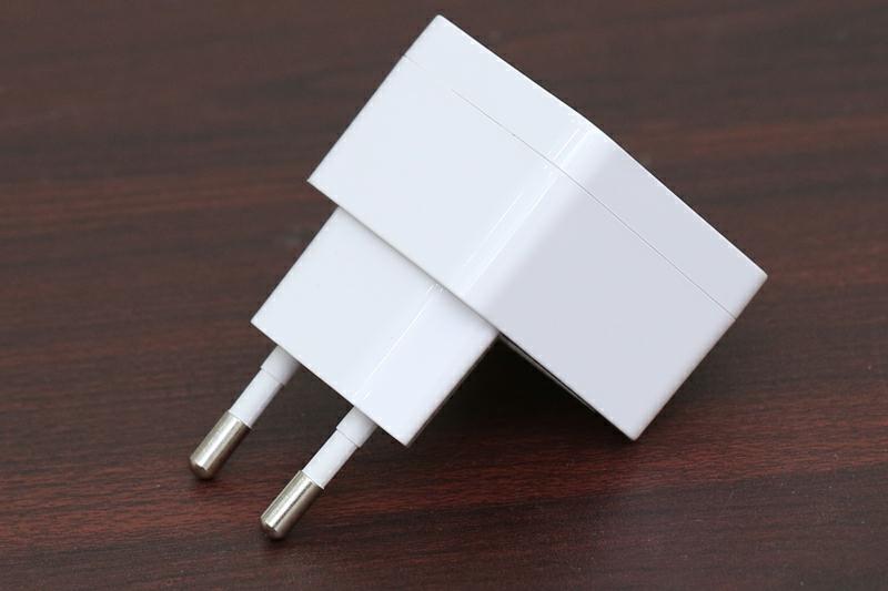 [HCM]Adapter Sạc 2 cổng 2.4A góc Xmobile DS133S-TB Trắng