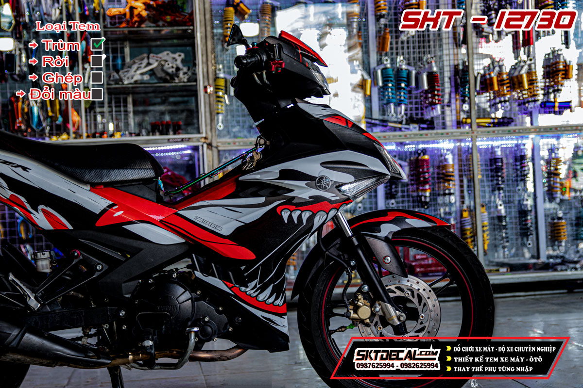 tem trùm exciter 150  trắng đỏ cá mập