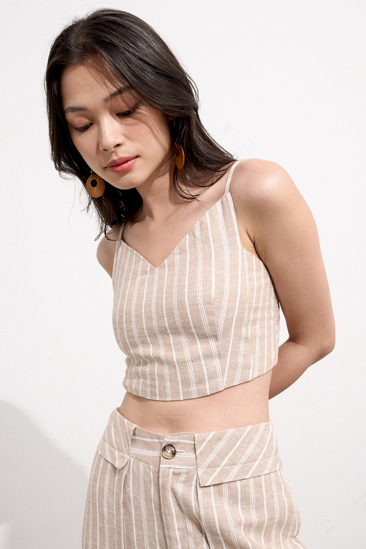 [NHẬP MÃ NOVFALAZSOCIAL02 GIẢM 40K ĐƠN 199K  ] Bộ croptop MAYBI quần dài chất cát,line