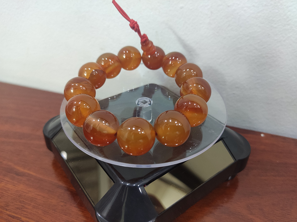 Vòng tay phong thủy mã não đỏ 16 ly