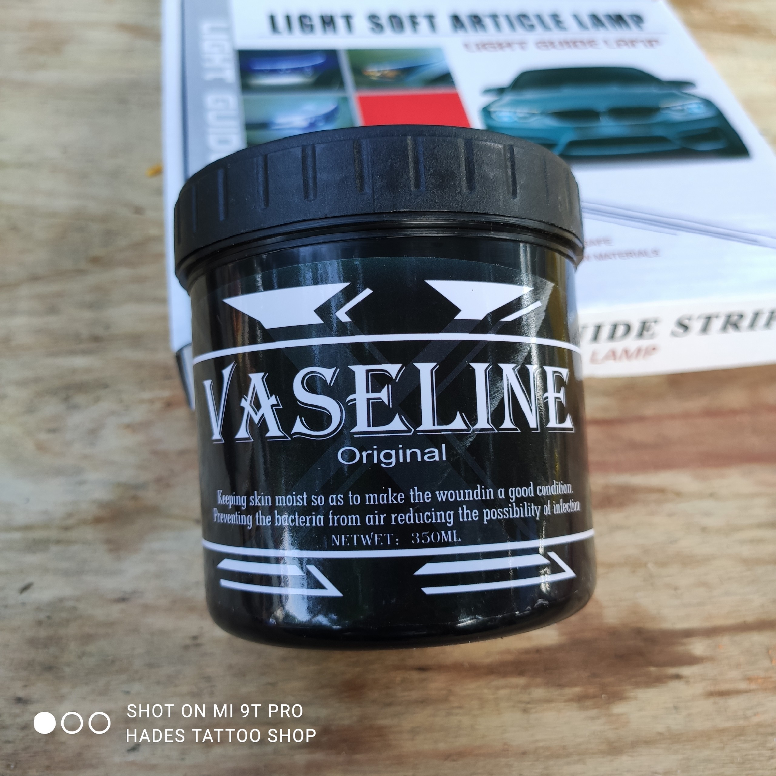 Vaseline đen 350gr lau mực xăm