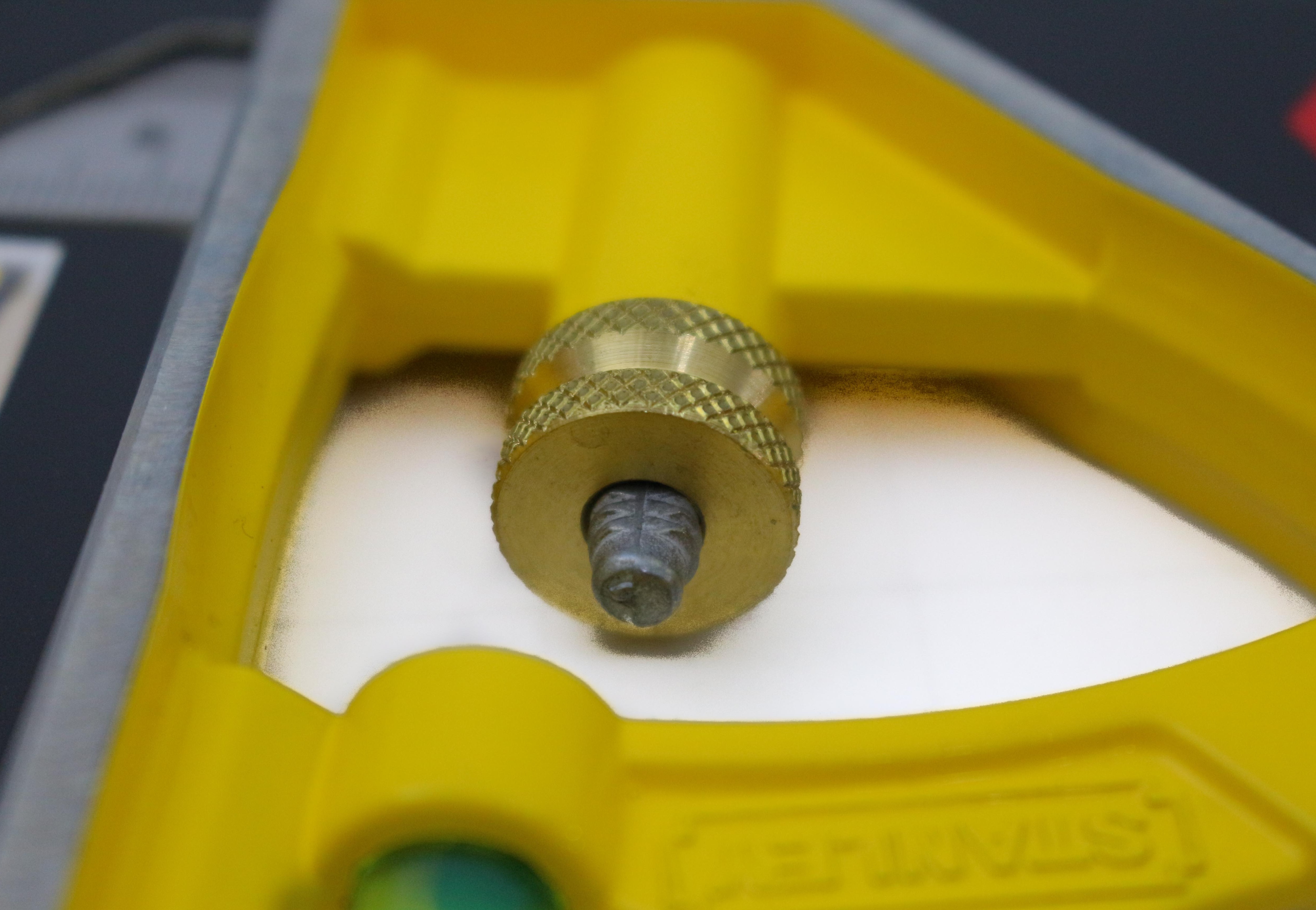 Thước eke thủy cán sắt 12 inch (300 mm) Stanley 46-028