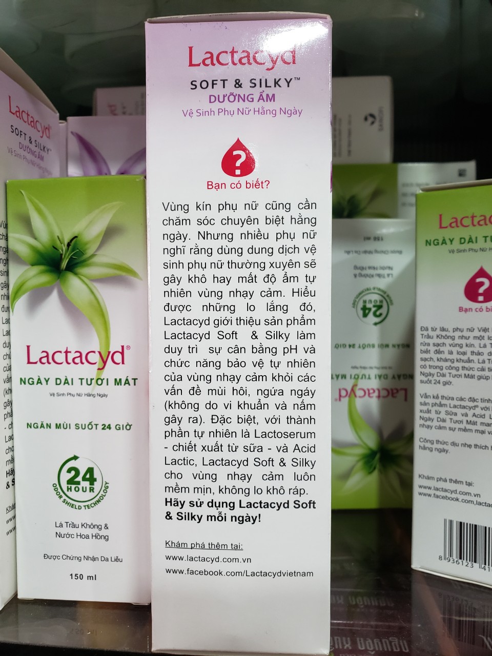 [HCM]Dung dịch vệ sinh phụ nữ Lactacyd Soft Silky (250ml- màu tím)