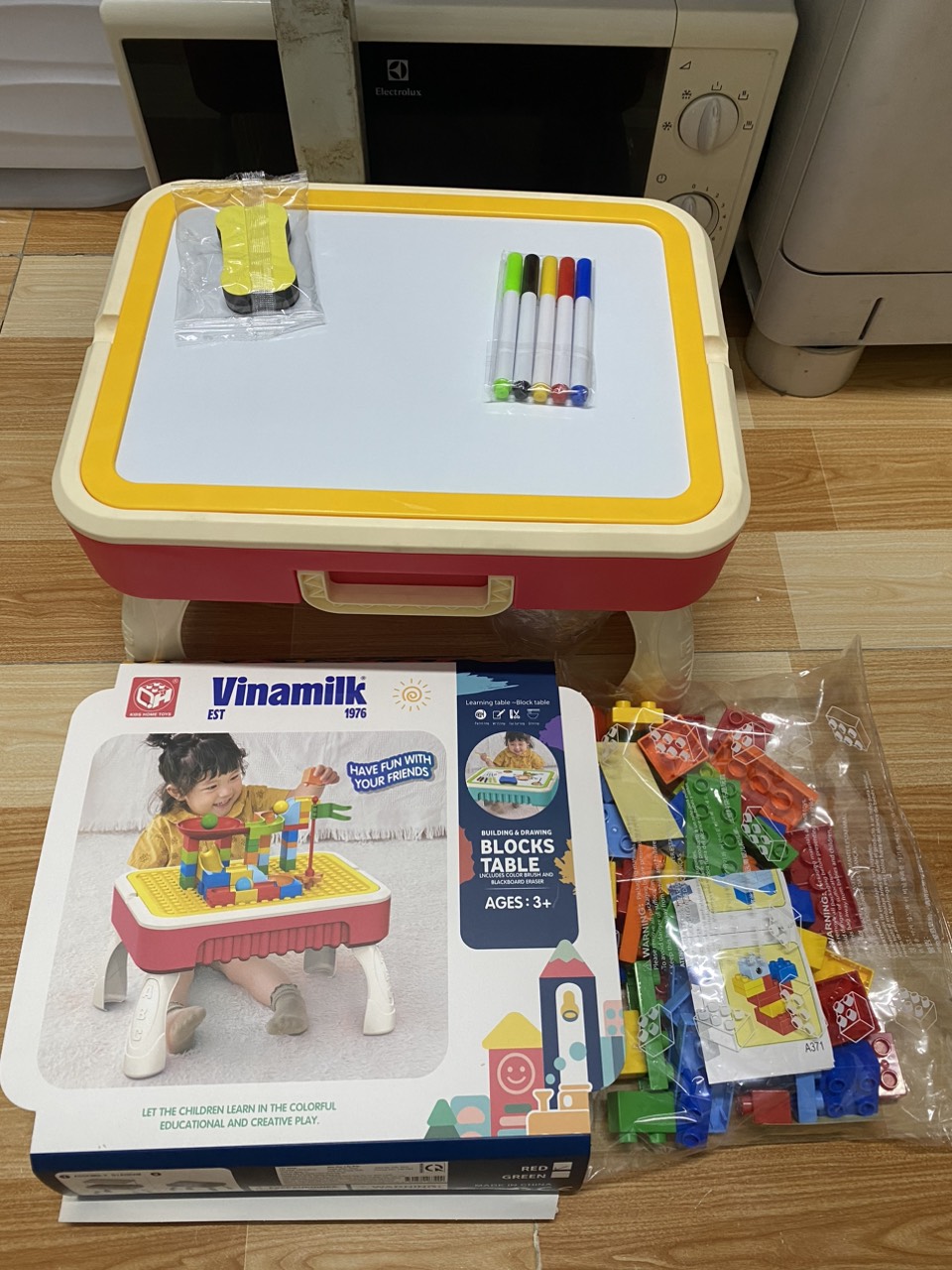 Bàn xếp hình lego hkm vinamilk