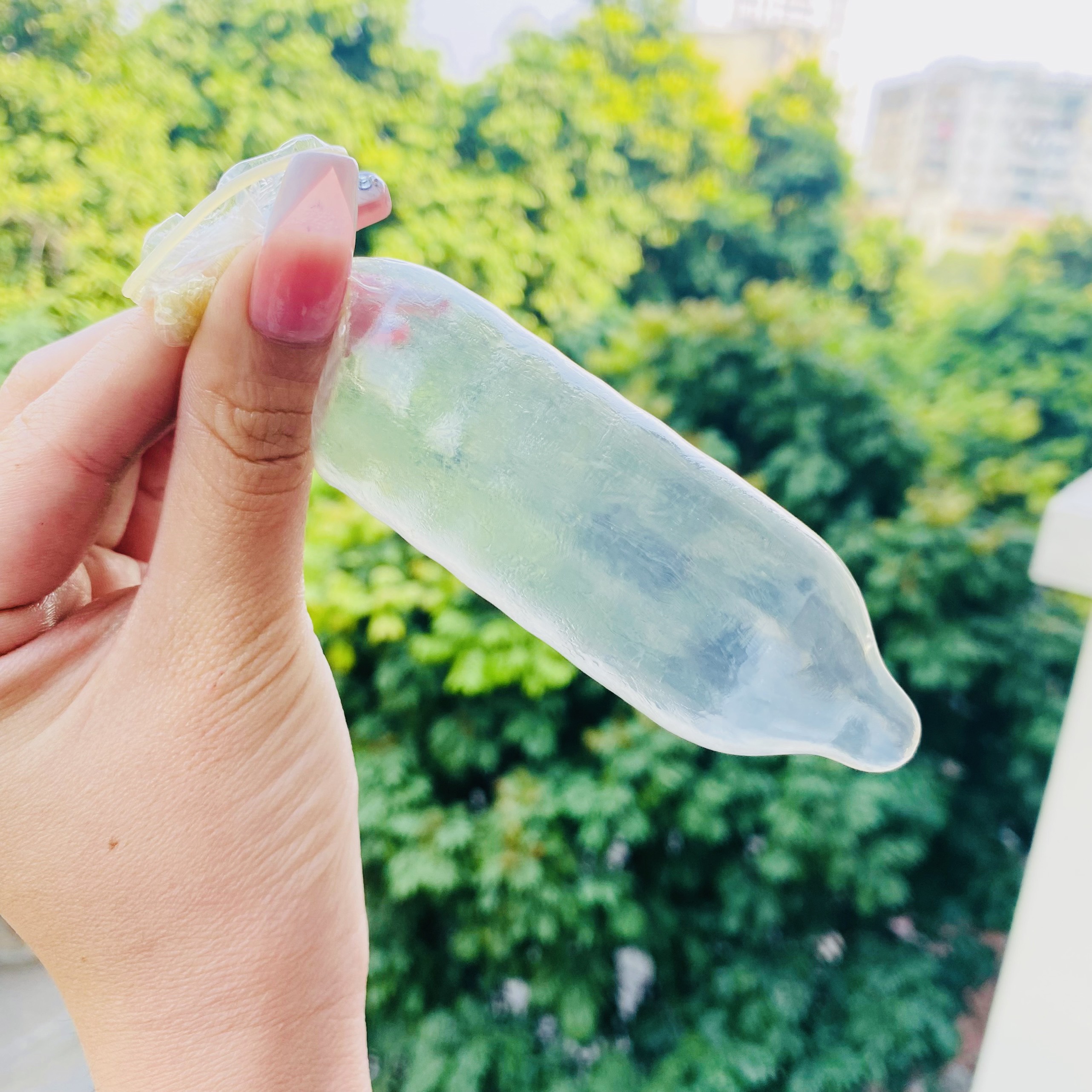 1 chiếc bao cao su HA (quà tặng)