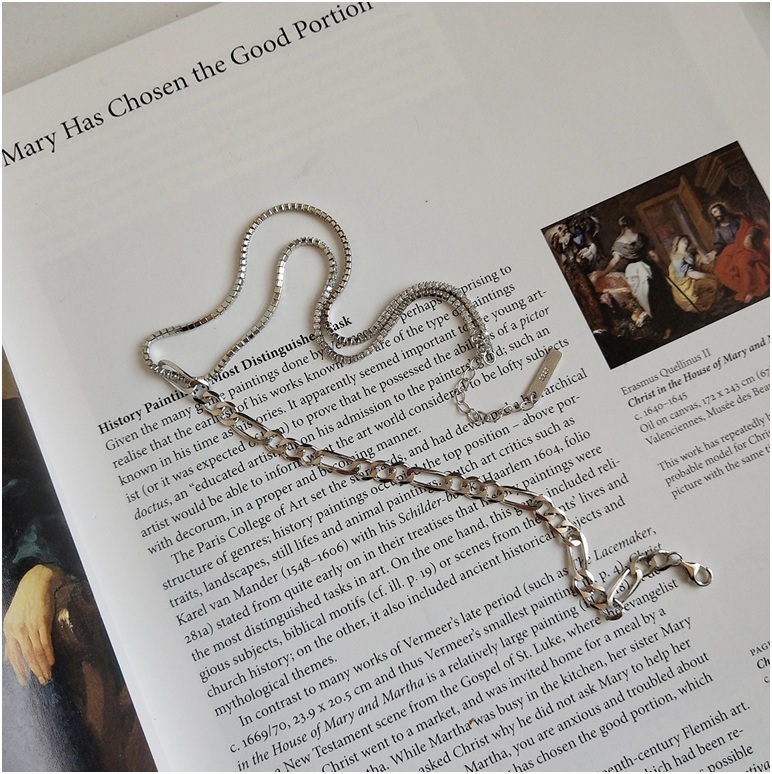 Dây chuyền choker không đối xứng cá tính