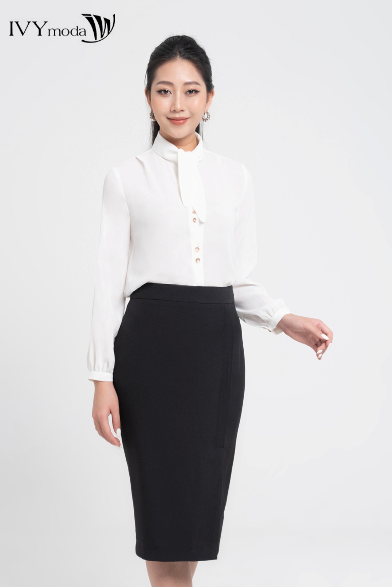 Áo lụa cổ thắt nơ IVY moda MS 17M8168